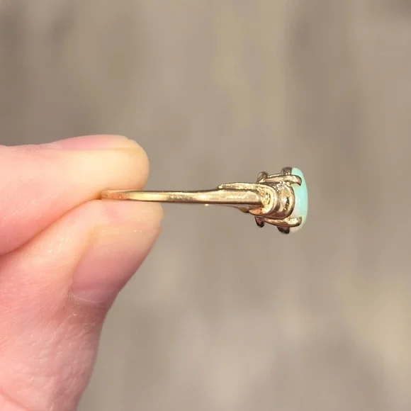 Vintage 10K Gold Opal Ring: White & Blue Solitaire, Size 6.5 - Picture 7 of 11